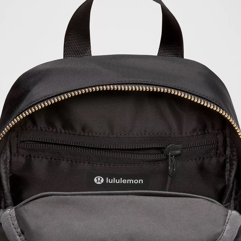 Lululemon Everywhere Backpack Mini 4L
Metal Hardware - Picture 5 of 5